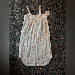 Crabtree & Evelyn white slip / nightgown